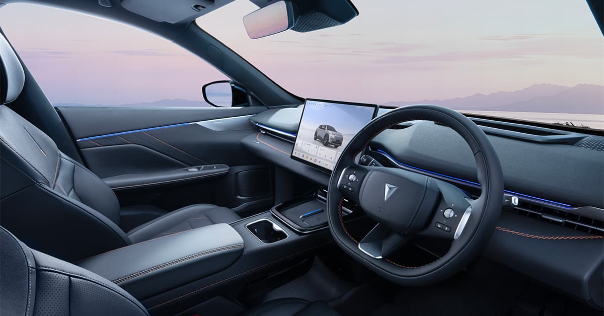 Deepal S05 Ultra PHEV interior with sunflower touchscreen