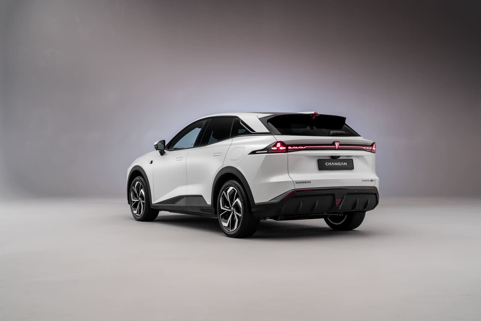 Deepal S07 rear with full-width LED light bar