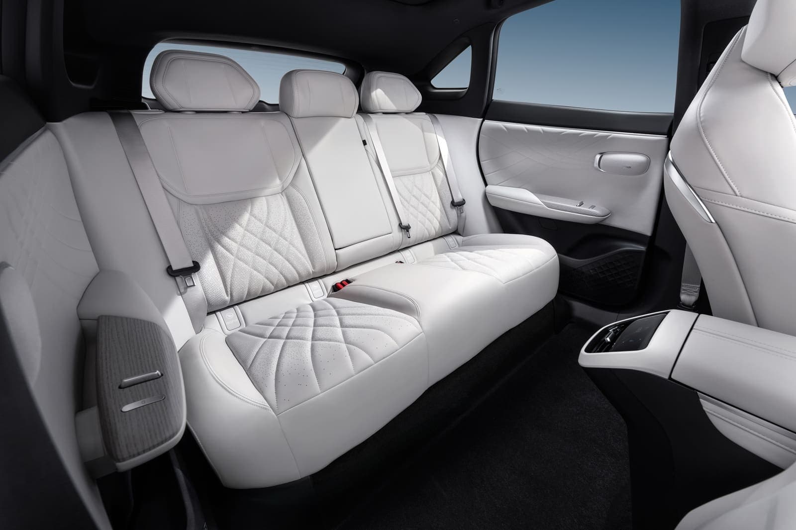 Deepal S07 white leather interior