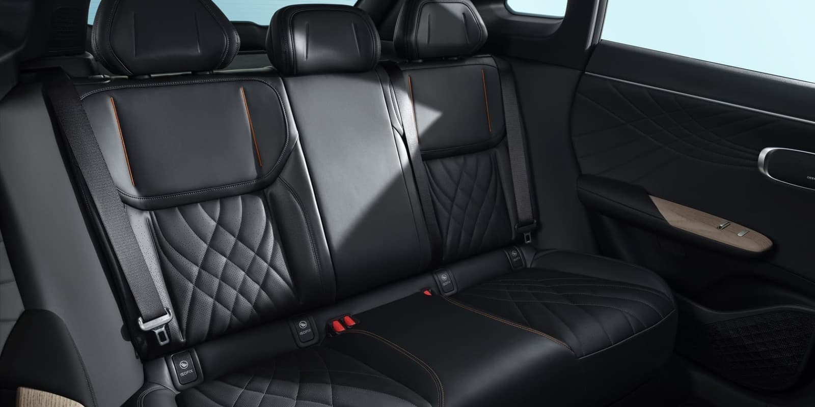 Deepal S07 Black interior — view 2