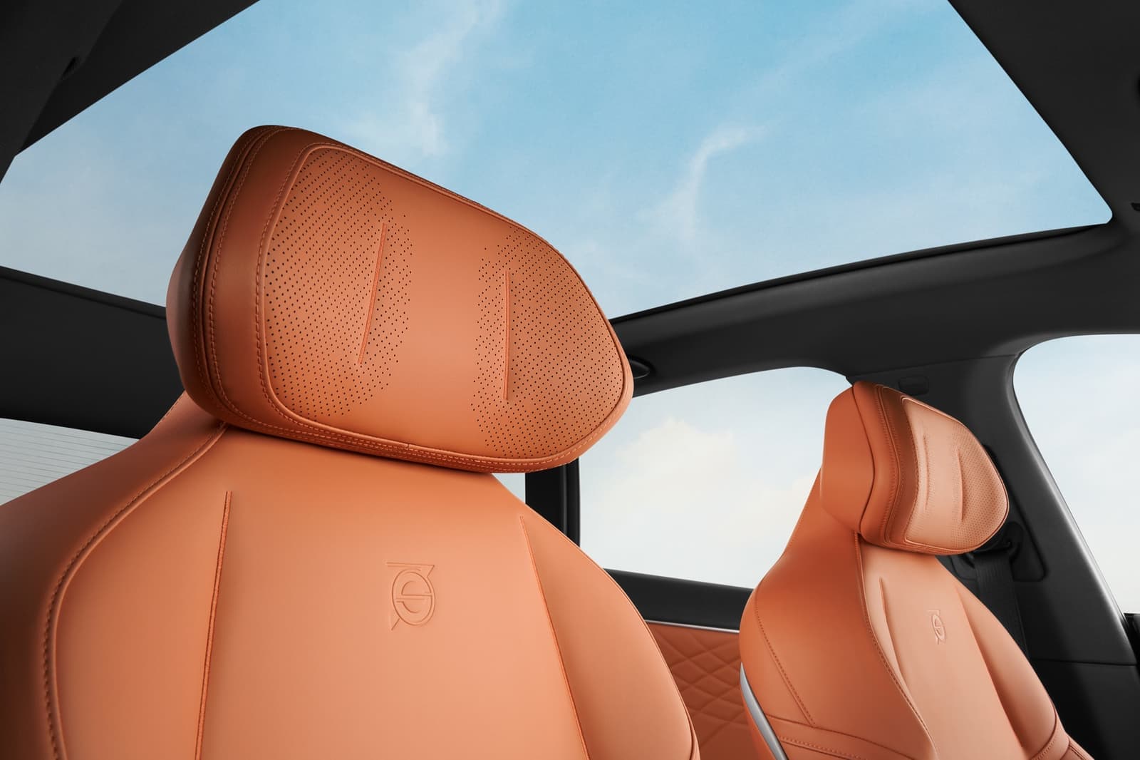 Deepal S07 Sunset Orange interior, view 3