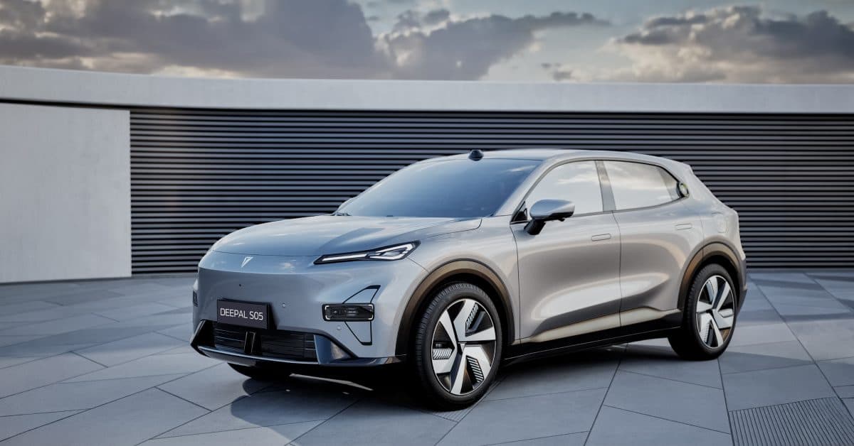 The All New Deepal S05 Ultra Hybrid™ PHEV arrives at Changan Heathrow